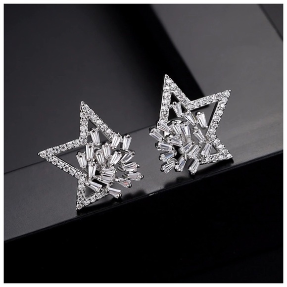 Swarovski Crystals The Lumoi Star Earrings - Picture 3 of 4
